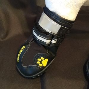 Size 8!! Qumy Pets Water repellent Boots